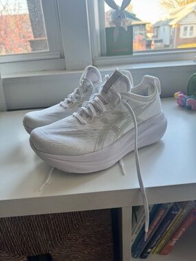 ASICS Women's Gel-Nimbus 27 Running Shoes